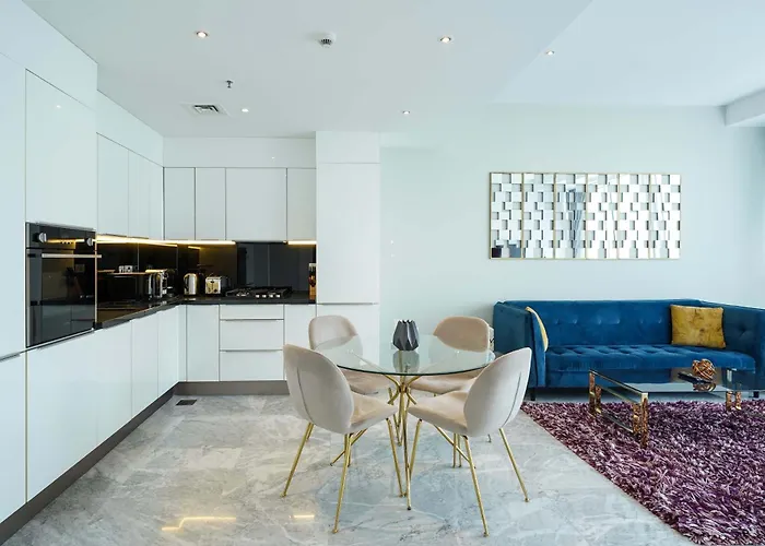 Designer 1Br Retreat With Stunning Canal View